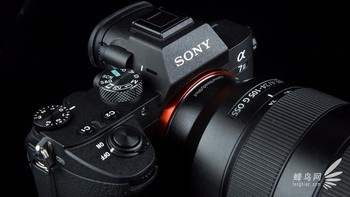 Dalam perjalannya, perusahaan Jepang ini kesulitan mencari nama yang tepat. Mulai dari Tokyo Tsushin Kogyo, menyingkat nama menjadi TTK, Totsuko. Akhirnya, setelah beberapa pertimbangan, nama Sony pun hadir yang berasal dari bahasa latin sonus, yang artinya suara. Foto: fengniao