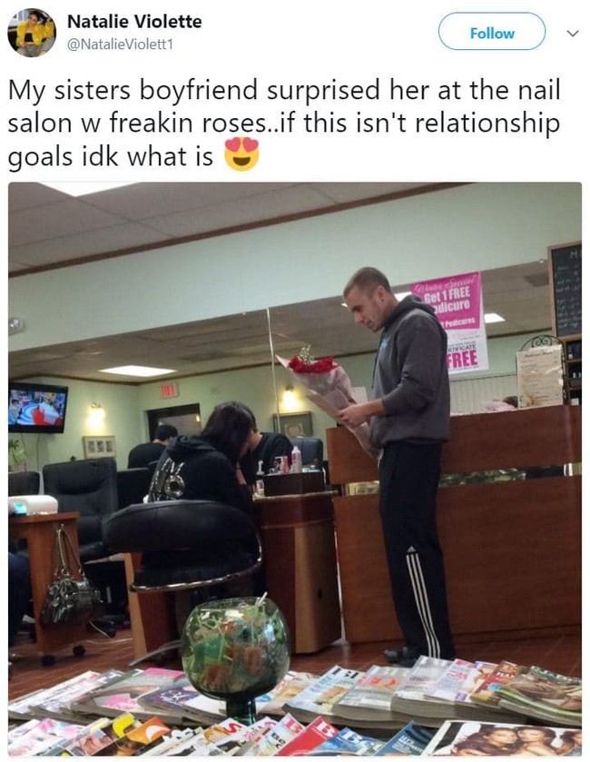 Wanita mana yang tak suka diberi kejutan manis. Apalagi di tempat tak biasa misalnya salon kuku seperti ini. Foto: Twitter