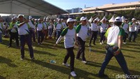 Pantauan detikFinance di lokasi, Minggu (1/4/2018), Rini melakukan senam zumba mulai pukul 07.30 WIB.