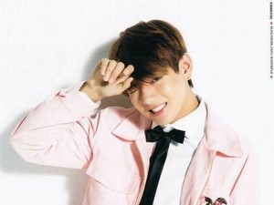 Lagi-lagi, V BTS Dinobatkan Jadi Cowok Terganteng Sejagad