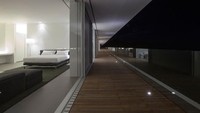 Panjang rumah ini mencapai 150 meter dengan lebar 11 meter. Istimewa/designboom.