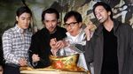 Ngemil Lolipop hingga Ngopi, Ini Gaya Keren Aktor Laga Legendaris Jackie Chan