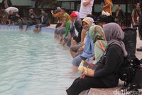 Kolam air panas di Gunung Papandayan.