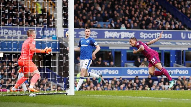 Man City Permalukan Tuan Rumah Everton 3-1