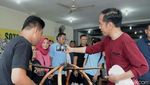Momen Jokowi Berbincang 4 Mata dengan Kaesang di Rumah Makan Soto
