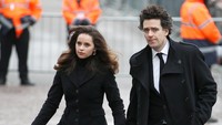 Felicity Jones hadir mengenakan busana serba hitam Foto: (Henry Nicholls/Reuters)