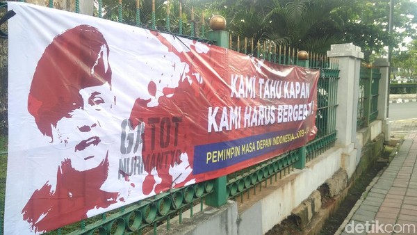 Foto: Spanduk Pemimpin Masa Depan Muncul Usai Gatot Pensiun