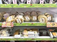 Nyamm! Ada Onigiri Takoyaki dan Okonomiyaki yang Sedap Mengenyangkan