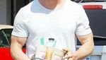 Begini Gaya Si Tampan Chris Hemsworth Saat Masak dan Makan!