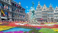Beginilah suasana hamparan bunga yang sangat indah dalam perayaan ulang tahun ke-450 di Kota Antwerp Belgia.