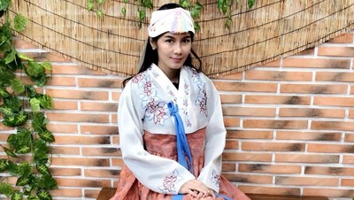 Foto: Gaya Mantan Bintang Porno Thailand Saat Liburan