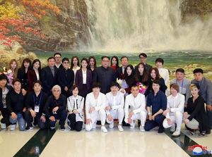 Foto Bareng Irene Red Velvet, Kim Jong Un Ingin Dilihat Normal