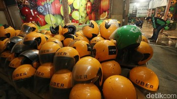 Helm bekas itu dijual mulai Rp 45.000.