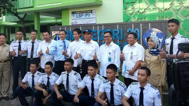 Mendikbud Muhadjir Tinjau Pelaksanaan UN di SMKN 29 Jakarta