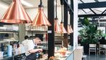 Asyiknya Ngopi dan Makan Waffle di Kafe Sejuk Bertema Kebun
