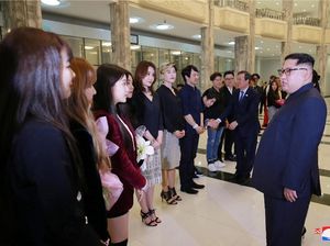 Kim Jong Un Rela Ubah Jadwal Demi Nonton Red Velvet di Korea Utara