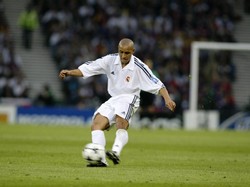 Si pemilik tendangan geledek, Roberto Carlos, juga pernah menjadi pemain Capello di Real Madrid. (Foto: Phil Cole/Getty Images)