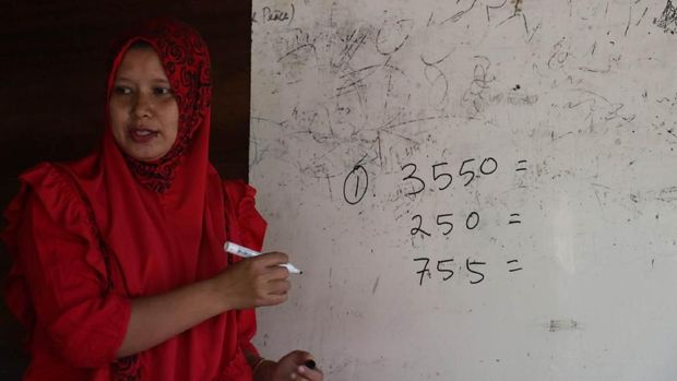Kartini dari Aceh: Dilarang Sekolah, Kini Ngajar Ibu Pedalaman