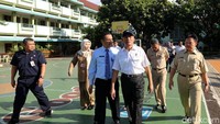 Muhadjir tidak masuk kelas ketika meninjau pelaksanaan UN karena khawatir akan mengganggu peserta ujian.