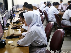 Mendikbud Targetkan SMA/SMK 100% UNBK Tahun 2019