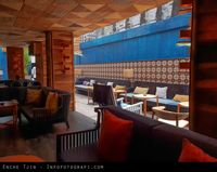 queenshead: ISO 50, f/2.4, 1/150 detik, 26mm.