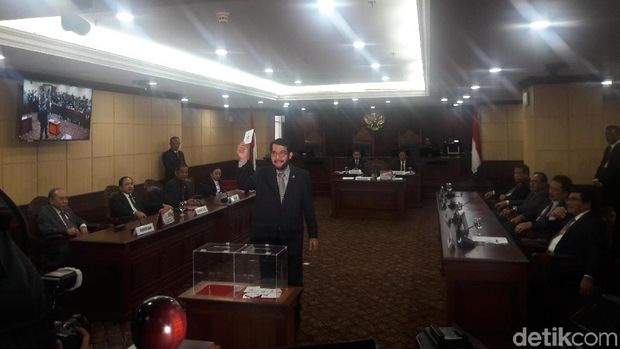 Anwar Usman, Ketua MK Pertama Utusan MA