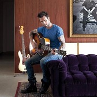 Adam Levine resmi mengucapkan selamat tinggal pada rumah lamanya di Beverly Hills, California, AS, setelah akhirnya laku terjual. Dijual seharga US$ 15,9 juta atau sekitar Rp 218 miliar, rumah tersebut dikabarkan menjadi milik rekan Adam sesama musisi, John Mayer. Foto: Dok. Architectural Digest