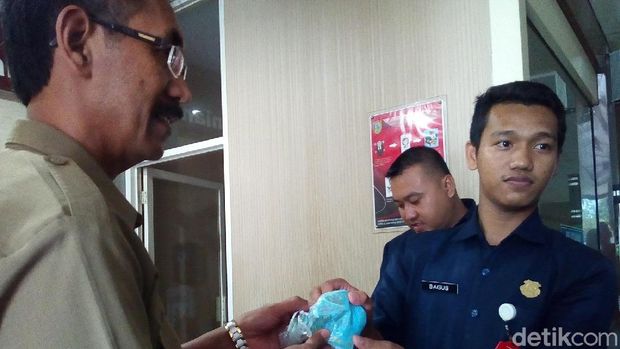 Serbuk jamu seduh yang diduga mengandung obat serangga