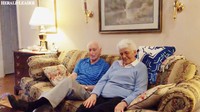 Sepasang suami istri di Kentucky, Amerika Serikat, kembali menikah setelah 50 tahun bercerai. Dikutip dari media lokal kentucky.com, Senin (2/4/2018), pasangan tersebut adalah Harold Holland (83) dan Lilian Barnes (78). Pernikahan keduanya akan dilangsungkan pada 14 April 2018 mendatang. (Foto: Dok. kentucky.com)