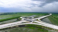 Mantan Wali kota solo ini juga mengungkapkan bahwa di sepanjang jalan tol, terdapat tempat-tempat peristirahatan dengan fasilitas toilet, Masjid, dan Musala, serta warung-warung yang menawarkan aneka makanan lokal. Foto: Waskita Karya