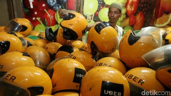 Mayoritas pembeli helm adalah para driver ojek online.