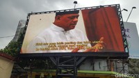 Belum diketahui pemasang video ini. Salah satu teknisi menyebut videtron bergambar Gatot ada di 3 titik di Kota Malang. (Foto: M Aminudin/detikcom)