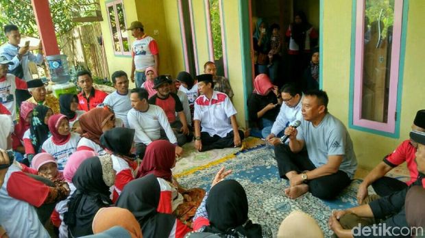 Dengar Kerluhan Petani, TB Hassanudin Ikut Turun ke Sawah
