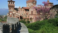 Pavone Canavesse di Italia, memiliki kastil kuno bernama Castello Di Pavone. Uniknya, traveler bisa menginap di dalamnya. Suasananya mengusung tema klasik di lingkungan tropis nan asri (Booking.com)