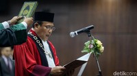 Aswanto mengucapkan sumpah jabatan Wakil Ketua MK.