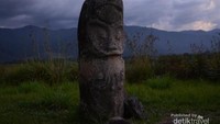 Inilah patung-patung yang dibuat dari batu utuh. Lokasinya ada di TNLL Kabupaten Poso, Sulawaesi Tengah (Stanislaus Riyanta/dTraveler)