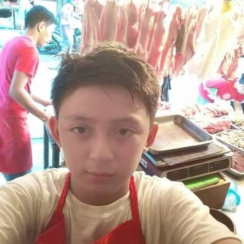 Jualan Daging di Pasar Foto Remaja Ganteng  Ini Viral