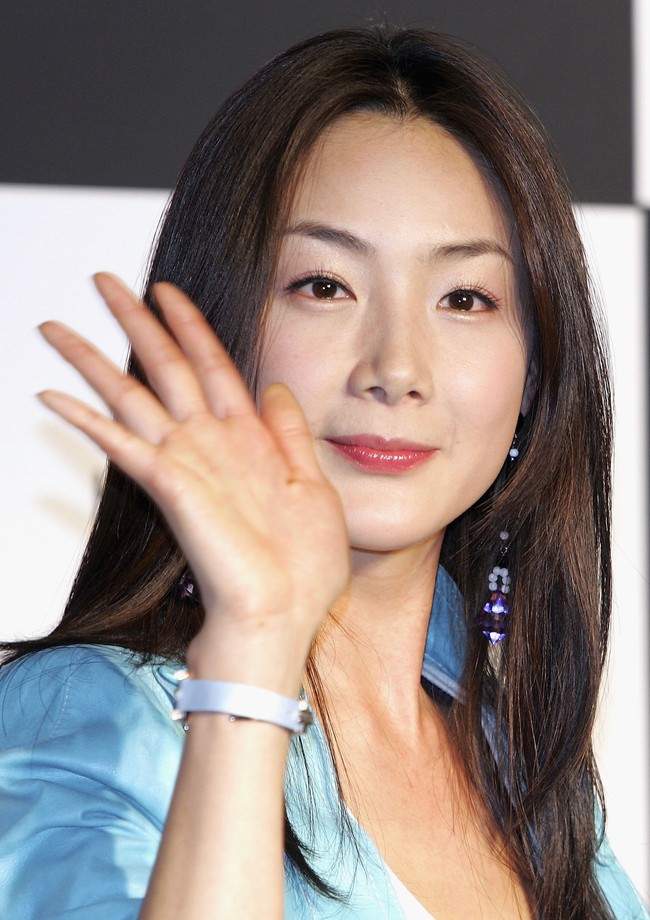 Trauma dengan hubungan sebelumnya, Choi Ji Woo memutuskan untuk berpacaran tanpa diketahui publik. Hingga akhirnya kabar pernikahannya terkuak di media. Foto: Getty Images