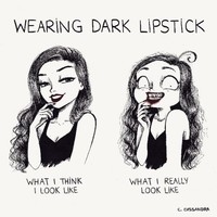 Ketika melihat seorang model atau artis terlihat keren pakai lipstik warna gelap. Tapi begitu diri sendiri yang pakai... zonk! Foto: Istimewa