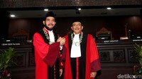 Anwar mengawali karir di MK tahun 2011. Dia merupakan hakim MK dari unsur MA.