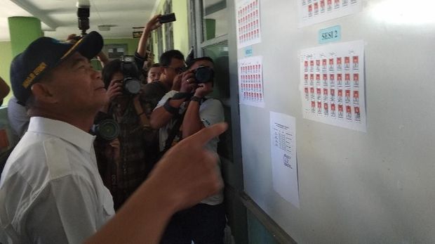 Mendikbud Muhadjir Tinjau Pelaksanaan UN di SMKN 29 Jakarta