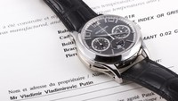 Pada Juli 2017 lalu, jam tangan Patek Phillipe seharga US$ 1 juta ini dilelang. Dilaporkan jam ini dulunya punya Putin, namun Istana Kremlin membantah. Istimewa/Business Insider.
