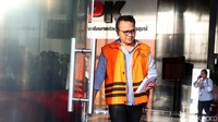 Irvanto keluar gedung KPK usai menjalani pemeriksaan.