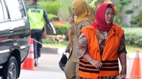 Tuti Atika yang terjaring operasi tangkap tangan (OTT) beberapa waktu lalu diperiksa penyidik KPK sebagai saksi untuk tersangka Hakim PN Tangerang Wahyu Widya Nurfitri.