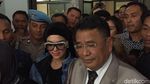 Foto: Berkacamata Hitam, Syahrini Siap Jadi Saksi Sidang First Travel