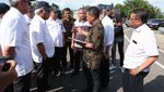 Jalan Ini Diperbaiki, Warga Nggak Perlu Lagi Memutar 4 Km