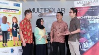 Hadir dalam acara tersebut Senior Vice President Infrastructure Hardware Solution & Infrastructure Business PT. Multipolar Technology Tbk, Yohan Gunawan, Division Head Commercial Accounts, Account Management PT. Multipolar Tbk, Nurul Widiyanti, Product Director, Tech Data Advanced Solutions Indonesia, Trisno Notonegoro, Systems, Hardware Brand Sales, Conglomerate Groups & Enterprises, IBM Indonesia, Andi Subali di sela acara Blitz Day yang diselenggarakan oleh Tech Data Advanced Solutions Indonesia dan PT. Multipolar Technology, Tbk. Foto: dok. TechData