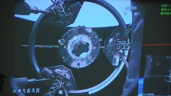 Proses docking atau merapat antara Shenzhou IX dan Tiangong-1. Foto: China Manned Space Agency