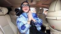 Jika ditotal penampilannya itu senilai Rp 11 miliar. Lamhot Aritonang/detikFoto.