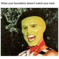 Salah satu kesalahan makeup yang paling ditakuti wanita. Pakai foundation tidak rata warna wajah dan lehernya. Foto: Istimewa